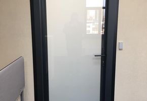 Двери NAYADA-Vitero в проекте Закончили работу на одном из этажей офисного здания компании «КНГК-Групп».