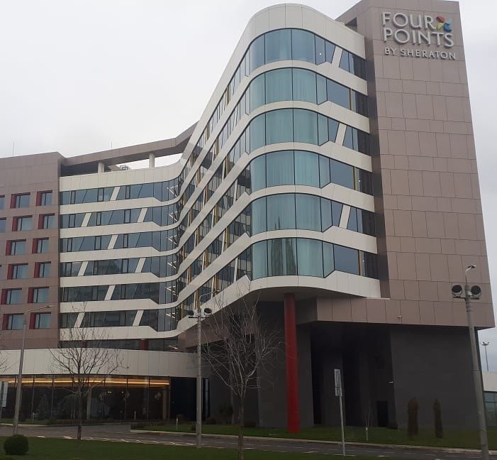 Для нового 4-х звездочного отеля Four Points by Sheraton Краснодар изготовили стойки ресепшн, тумбы и встроенные шкафы.