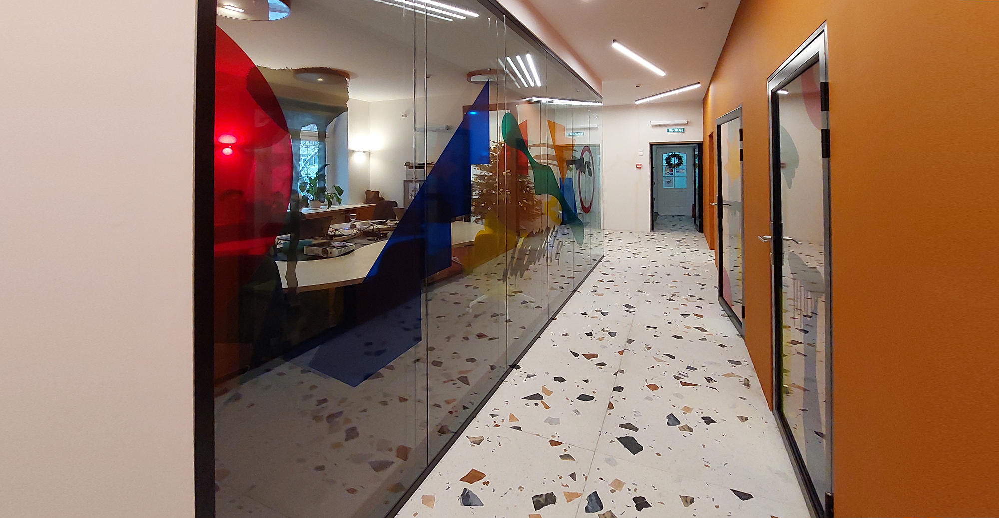 Фото проекта: Перегородки и двери в детском саду Европейской гимназии. Изображение № 3