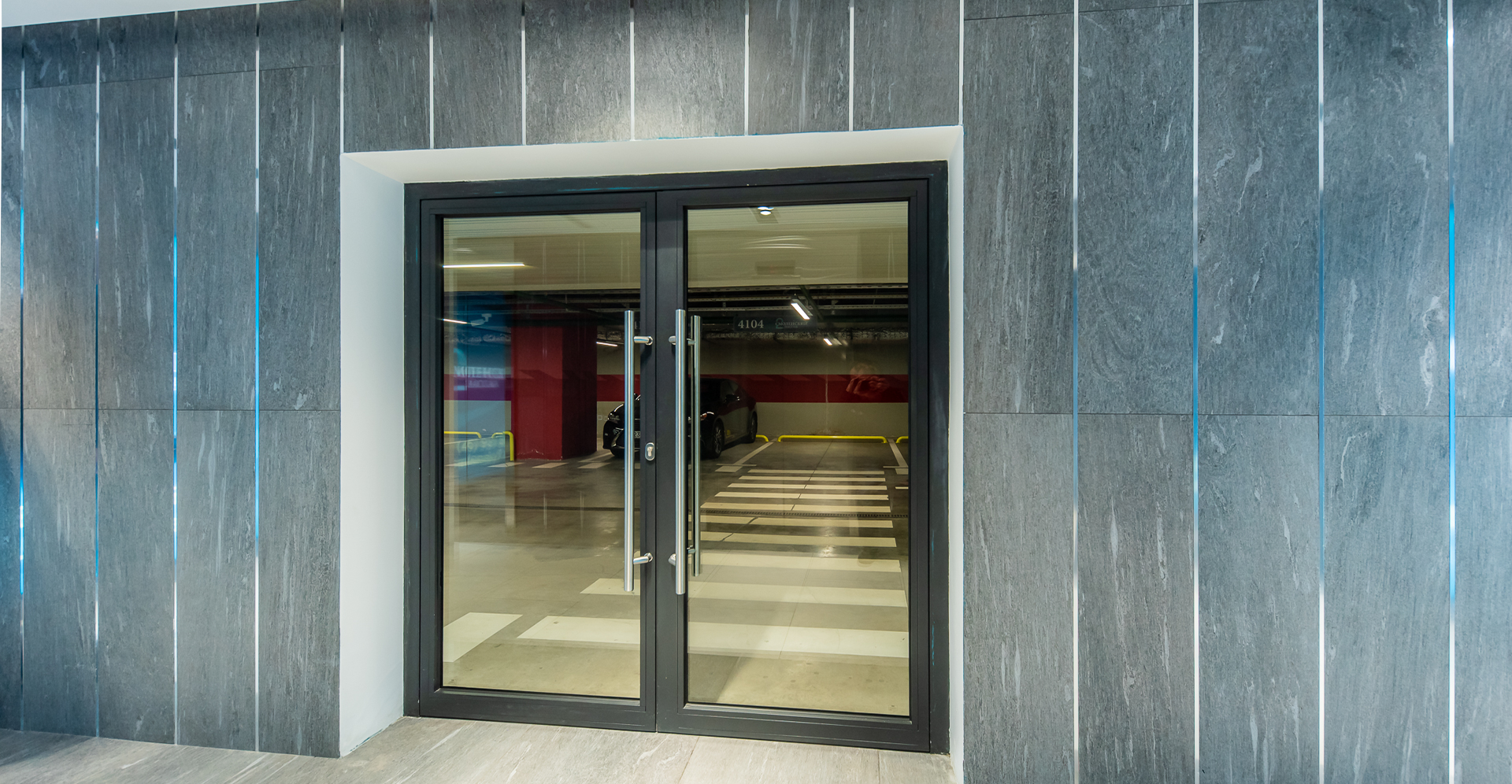 Фото проекта: Nayada установила перегородки в Смоленский пассаж. Изображение № 5