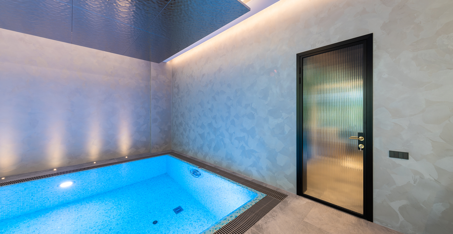 Фото проекта: Проект Nayada по установке дверей NAYADA-Quadro в частном коттедже. Изображение № 3