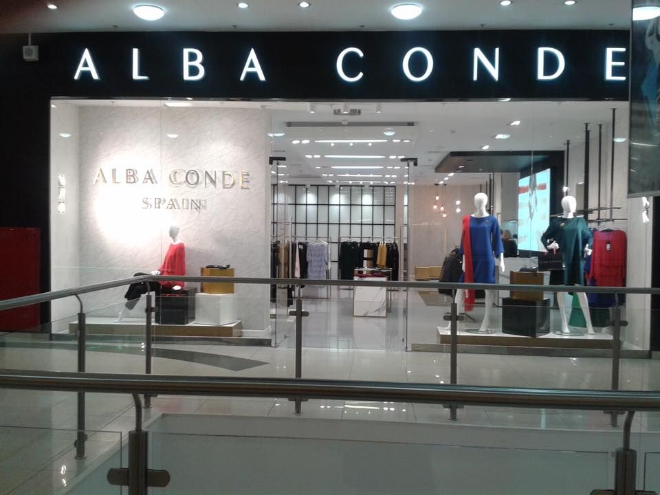 Магазин женской одежды «Alba Conde», находящийся в ТРЦ Галерея, по адресу г. Краснодар, ул. Головатого, д. 313.