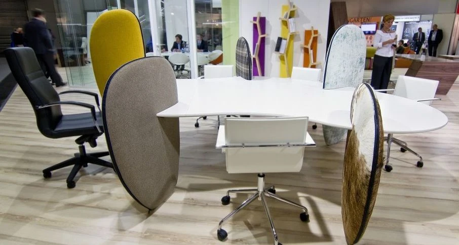 Преимущества настольных экранов для офиса